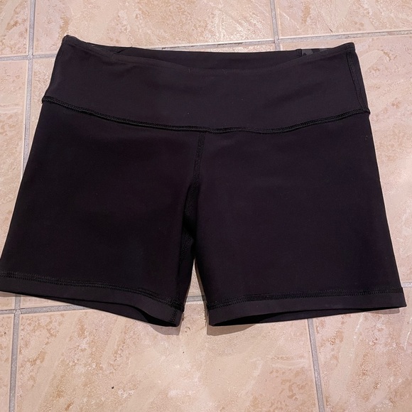 LULULEMON Athletica Reversible Black Groove Shorts size 6 - Picture 6 of 8